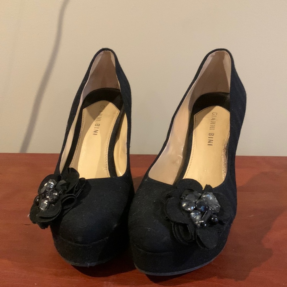 Gianni Bini black heels